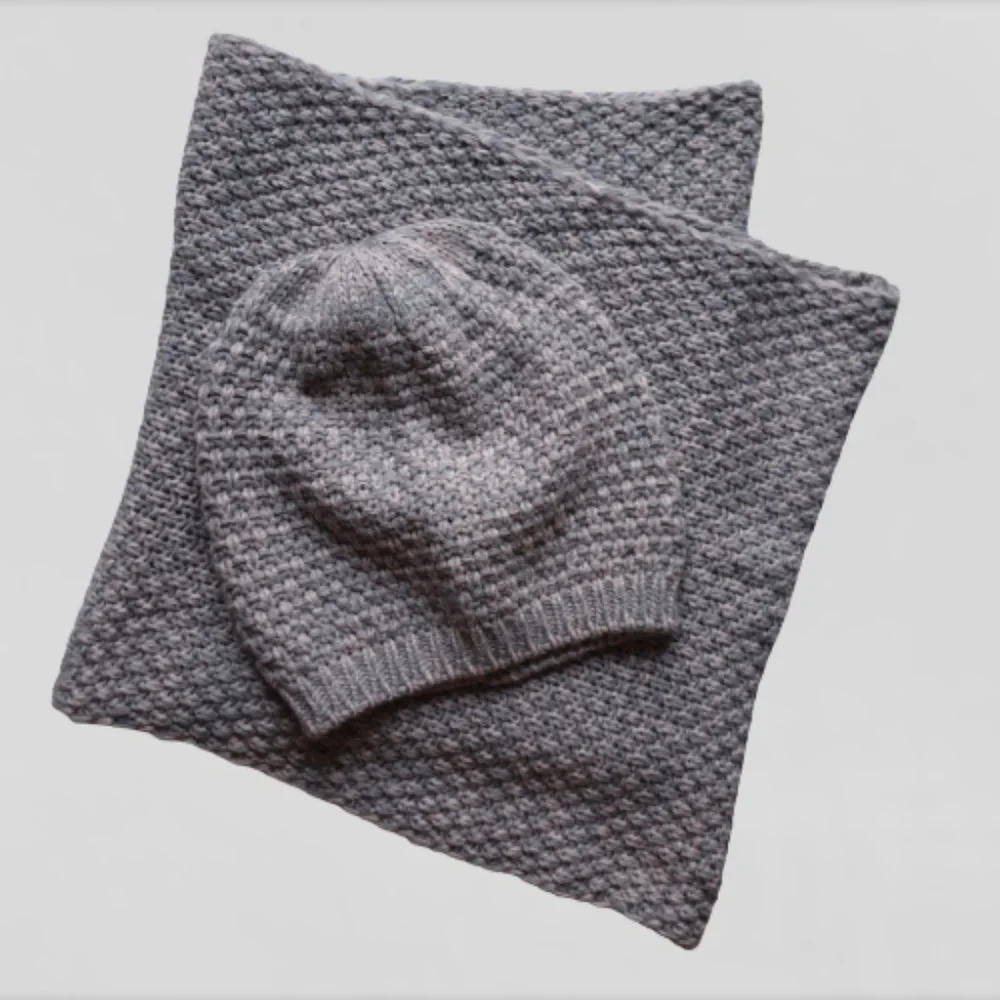 Jessica Simpson Matching Grey & Pink Knit Infinity Scarf & Beanie Set Sz OS - Picture 9 of 15